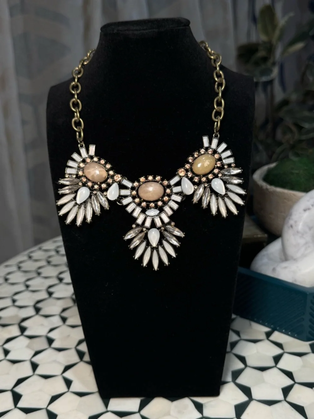 🦋🏵️ Statement Crystal Bib Necklace‎ - Beige, White, Gold Accent 🏵️🦋